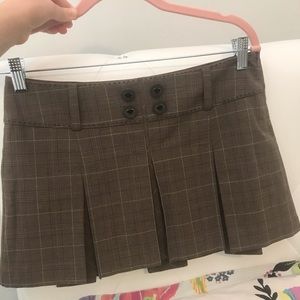 Preppy Guess brown plaid pleated skirt